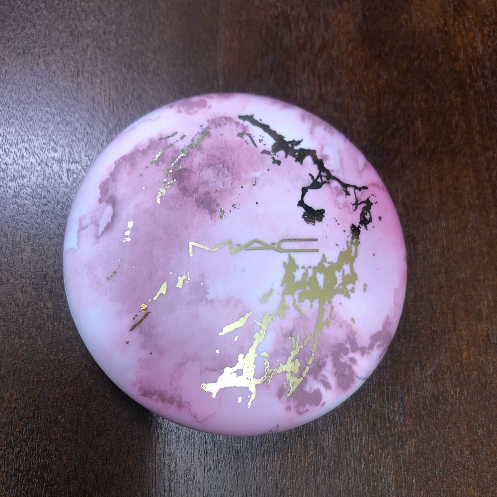 MAC Electric Wonder Iridescent Powder